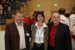 Foto: Organisator Gerhard Lang, BÃ¼rgermeisterin von MaxhÃ¼tte-Haidhof Dr. Susanne Plank, Armin Wolf (v.l.n.r.)
