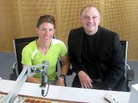 Foto: Siegerin Sonja Tajsich im Interview mit Armin Wolf